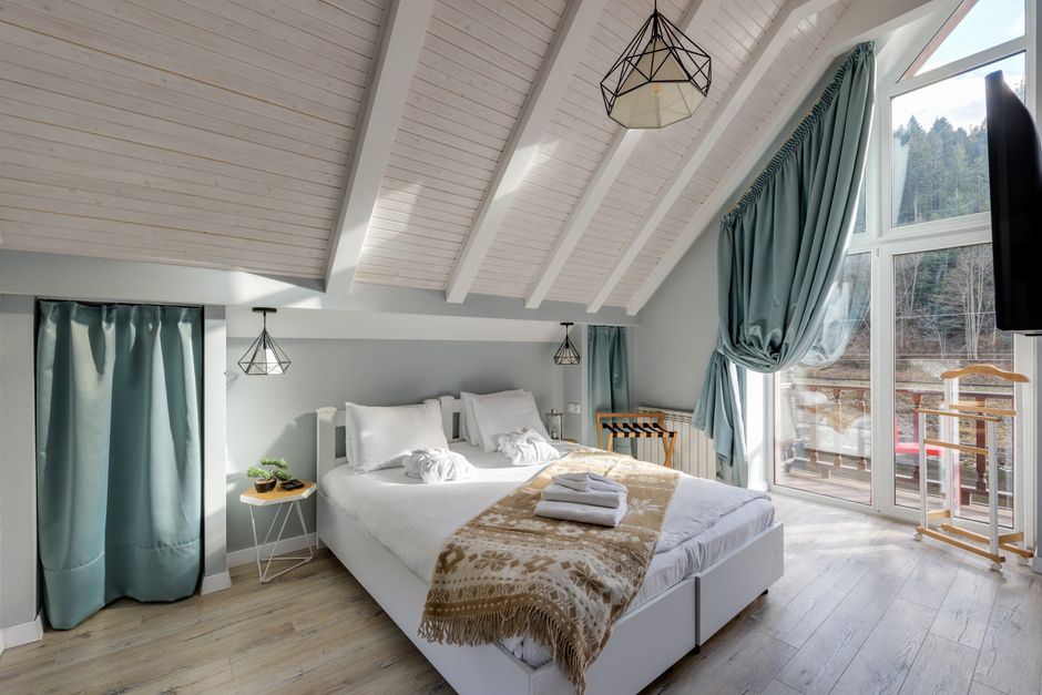 Cottagecore Bedroom Decor Small Spaces: Can a Small Bedroom Feel Like a Cottage? 7 Decor Ideas That Work