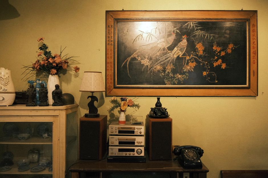 A cozy living room featuring vintage decor and Asian art, perfect for nostalgic themes.